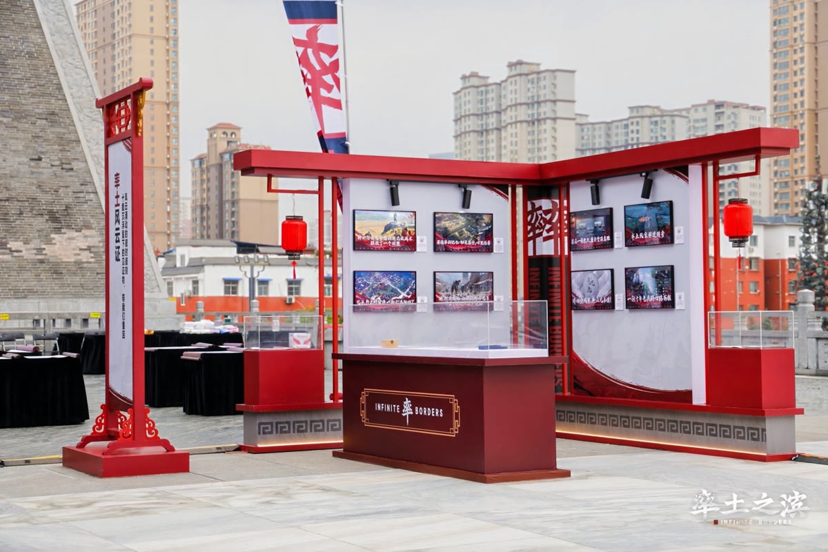 Outdoor exhibit pavilion